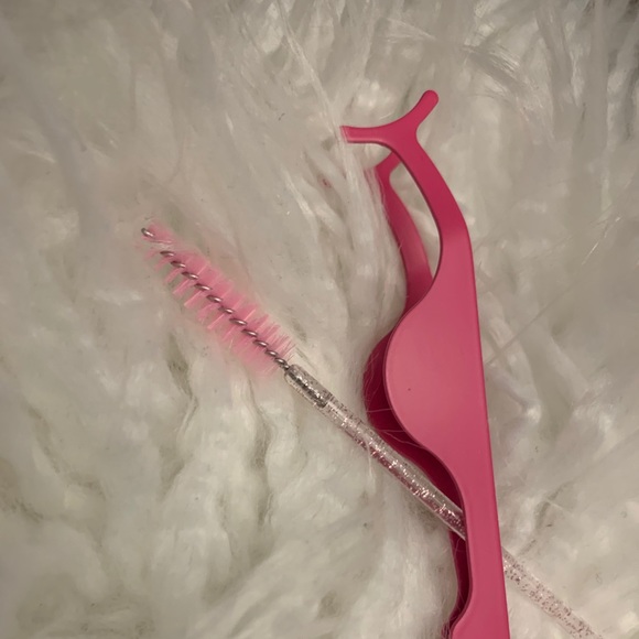 Too’Shiiny Lashes “DateNight set” - Picture 3 of 4